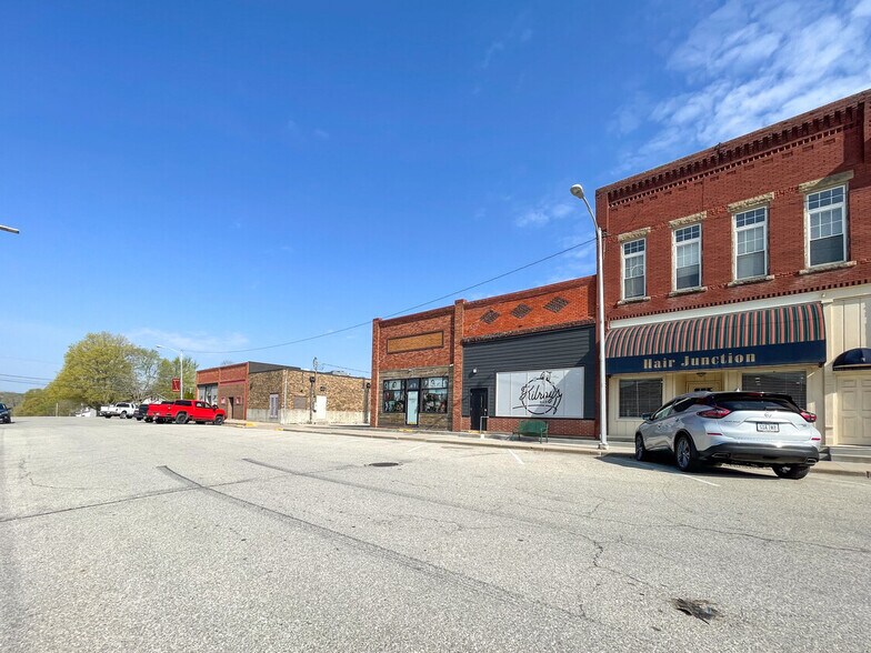 More Photos Of 1119 Thomas St, Redfield General Retail For Sale
