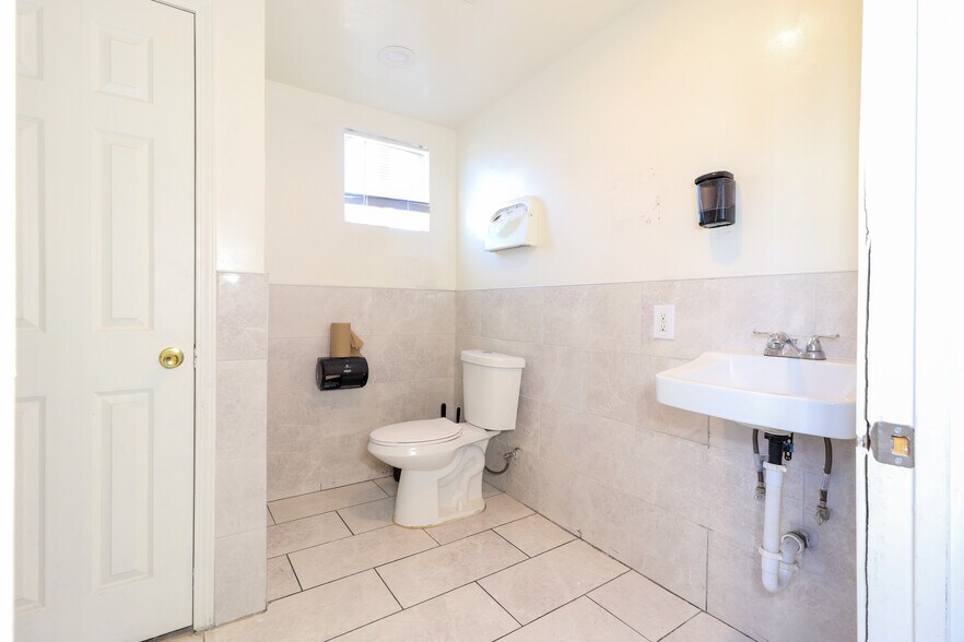 More Photos Of 110 S Garfield Ave, Montebello Medical For Sale