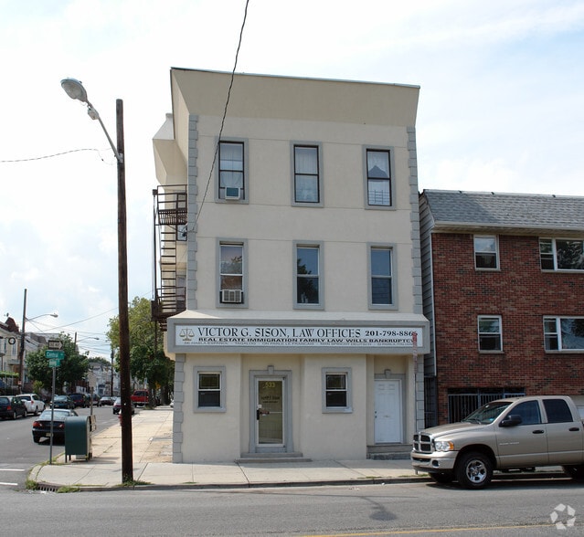 More Photos Of 533 Central Ave, Jersey City Apartments For Lease