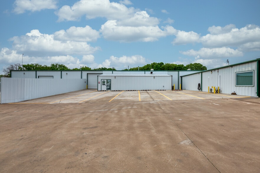 More Photos Of 3100 E Highway 199, Springtown Warehouse For Lease