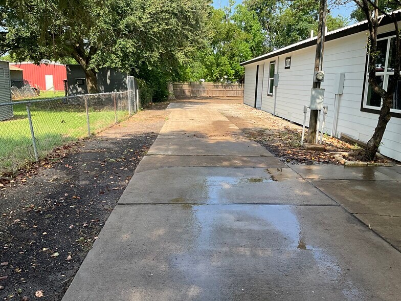 More Photos Of 21095 FM 362 Rd, Waller Flex For Sale