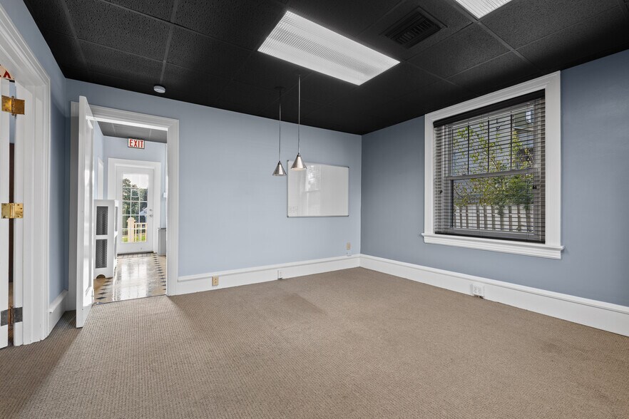 More Photos Of 184 W Main St, Trappe Office For Sale