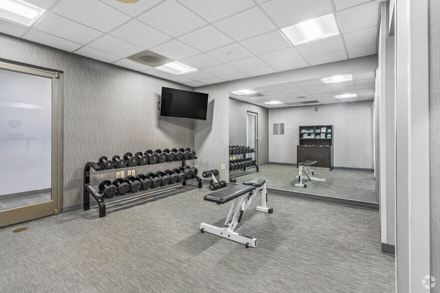 More Photos Of 3076 Kirby Pky, Memphis Hotel For Sale