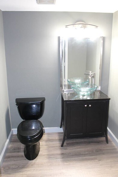 More Photos Of 5008 W Linebaugh Ave, Tampa Flex For Lease