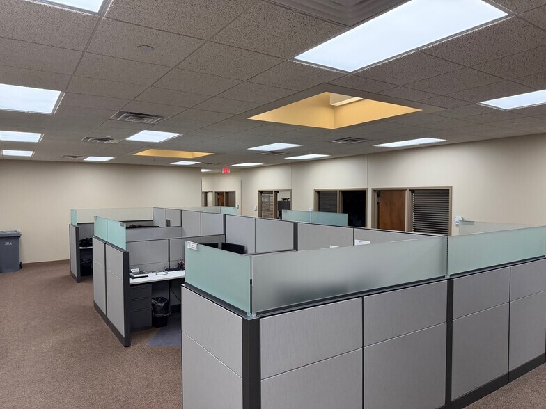 More Photos Of 3333 Landmark Cir, Lincoln Office For Sale