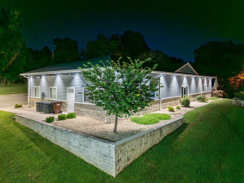 More Photos Of 2221 John Williams Blvd, Bedford Office For Sale