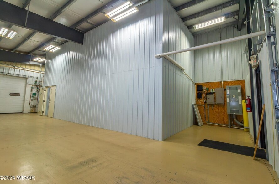 More Photos Of 6124 US Highway 15, Montgomery Warehouse For Lease