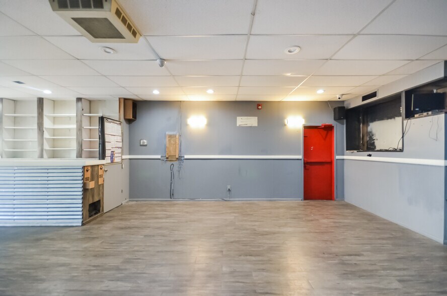 More Photos Of 370 E 18th St, Paterson Storefront Retail Residential For Lease