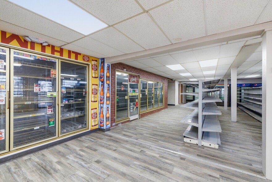 More Photos Of 233 Lexington Ave, Mansfield Convenience Store For Sale