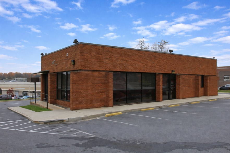 Primary Photo Of 7399 Assateague Dr, Jessup Bank For Sale