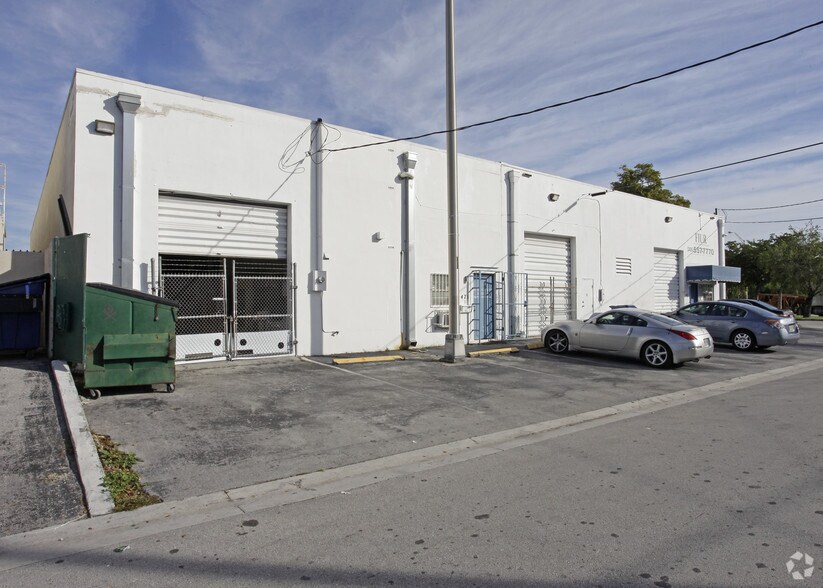 More Photos Of 460 W 84th St, Hialeah Showroom For Lease