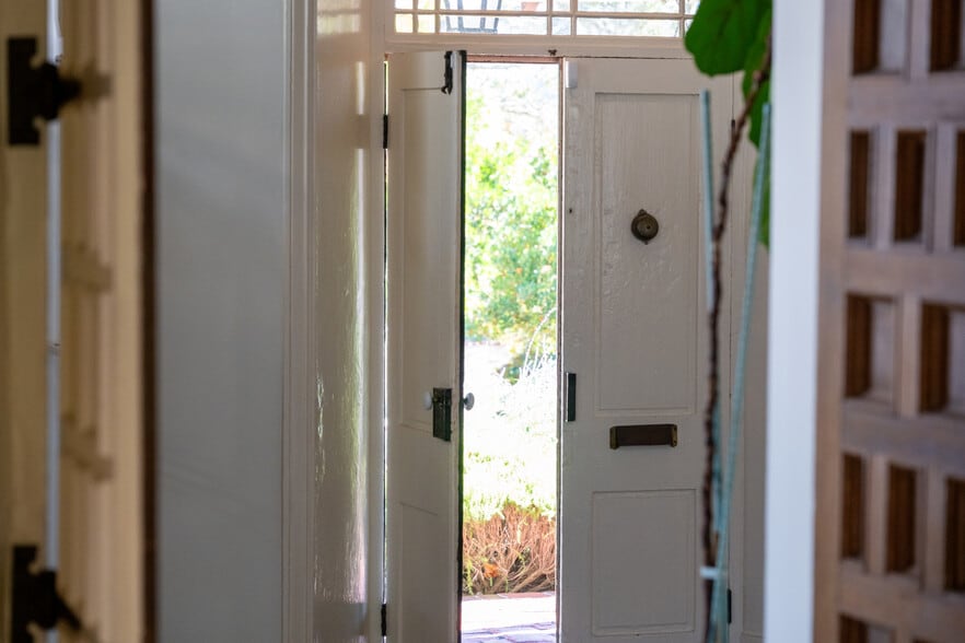 More Photos Of 502 Pierce St, Monterey Office For Sale