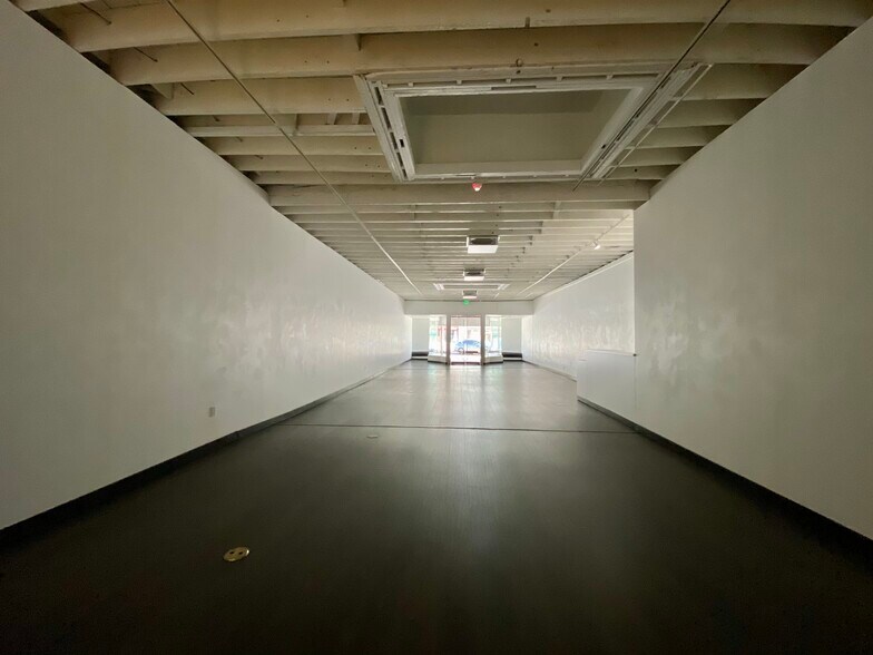 More Photos Of 39 E Colorado Blvd, Pasadena Storefront For Sale