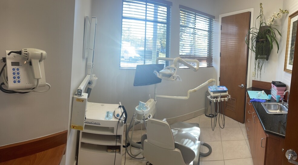 More Photos Of 150 N University Dr, Plantation Medical For Lease