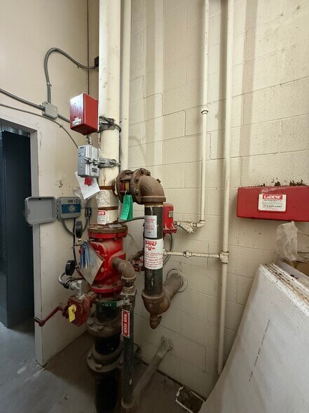 More Photos Of 3910 W Camp Wisdom Rd, Dallas Storefront For Sale