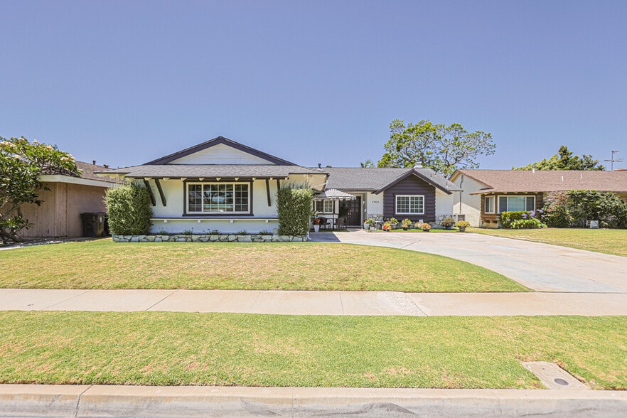More Photos Of 17819 Bay St, Fountain Valley Specialty For Sale
