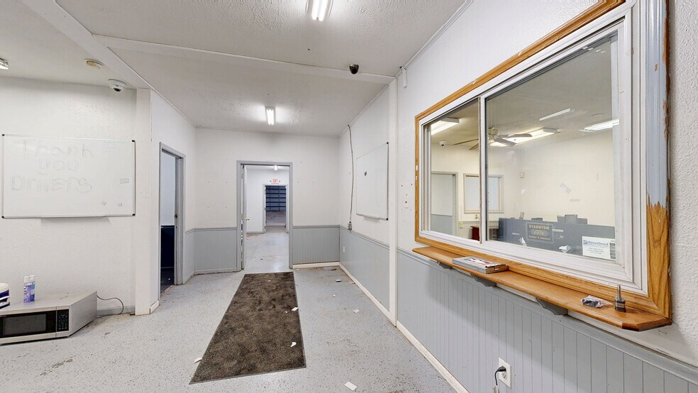 More Photos Of 900-914 Tonsor Rd, Alton Warehouse For Sale