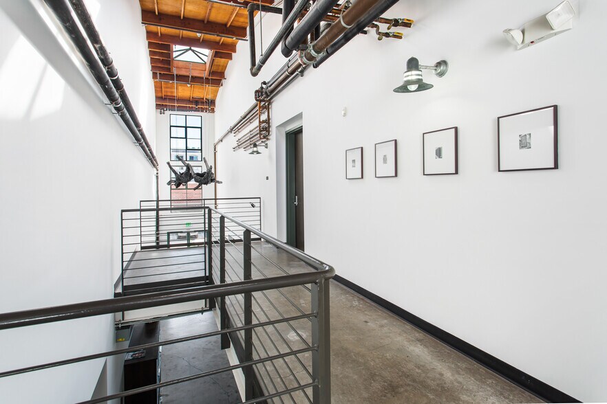 More Photos Of 1046 Princeton Dr, Venice Office For Sale