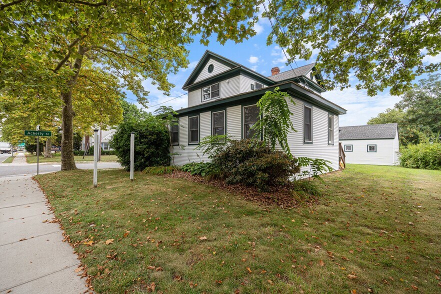 More Photos Of 1228 Roanoke Ave, Riverhead Medical For Sale