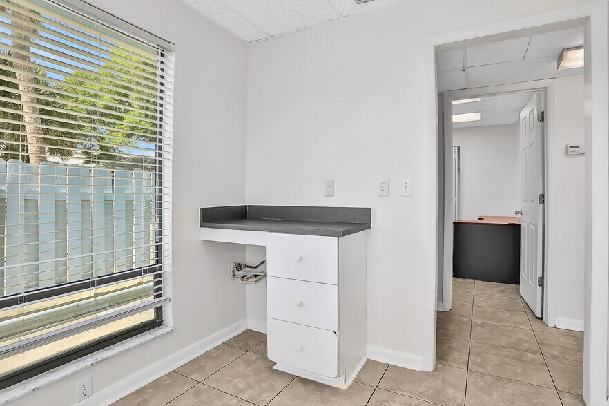 More Photos Of 162 Peninsula Dr S, Daytona Beach Medical For Sale