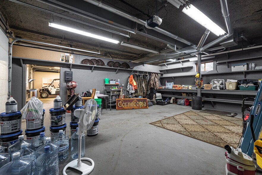 More Photos Of 1613 Chase St, La Crosse Showroom For Sale