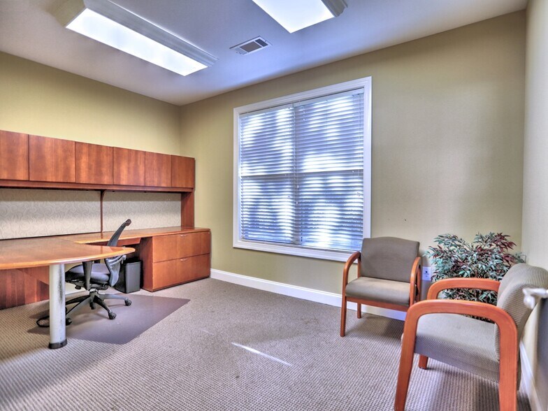 More Photos Of 2487 Cedarcrest Rd, Acworth Office For Lease