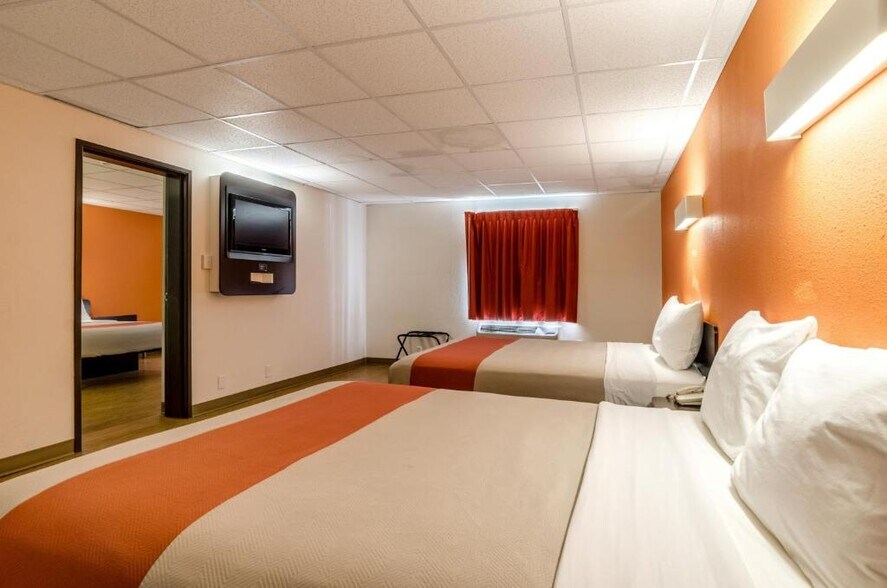 More Photos Of 4817 S Lincoln Ave, York Hotel For Sale