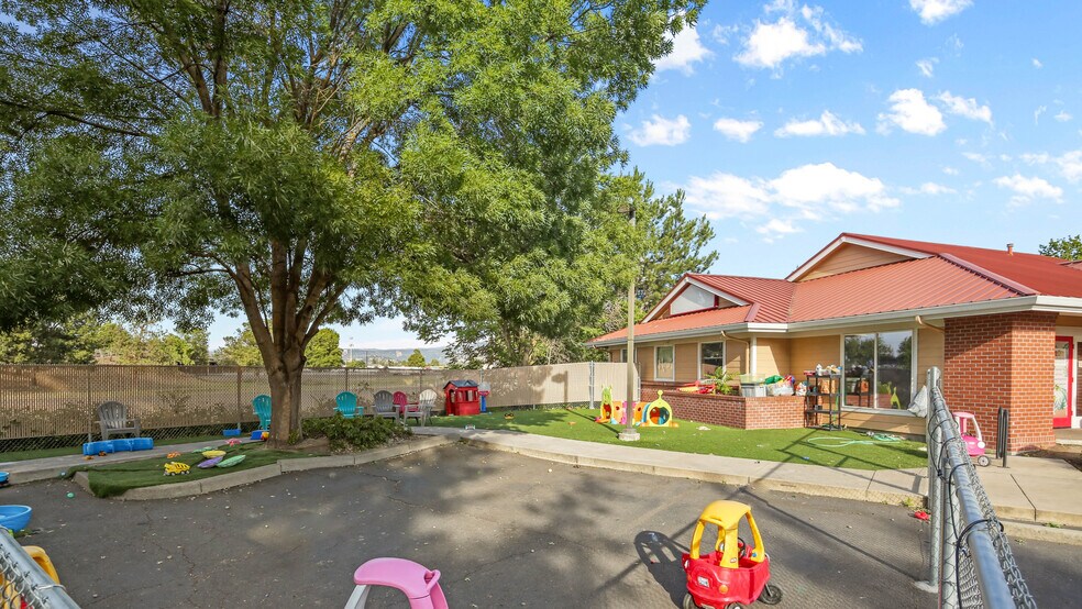 More Photos Of 81 Freeman Ct, Central Point Office For Sale