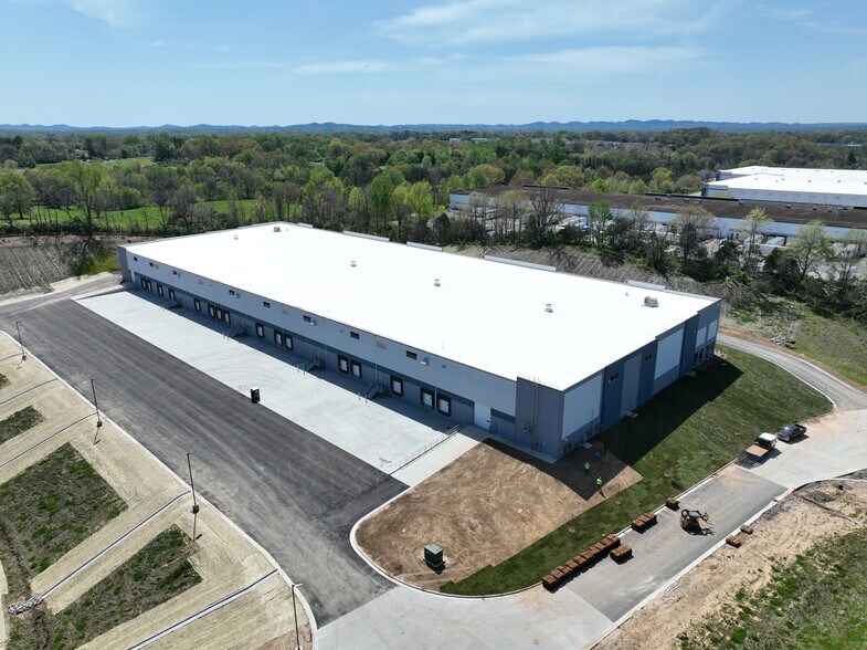 More Photos Of 900 Airpark Commerce Dr, Nashville Unknown For Lease