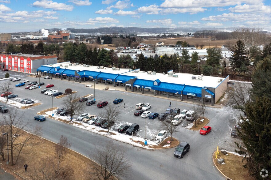 More Photos Of 7720 Main St, FOGELSVILLE Storefront For Lease