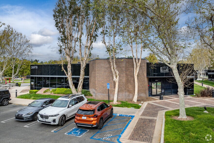 More Photos Of 20970 Warner Center Ln, Woodland Hills Medical For Sale