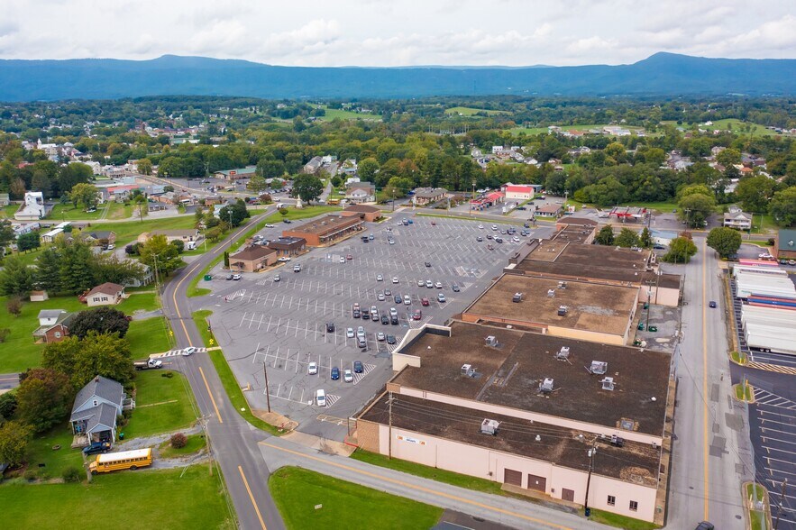 More Photos Of 12 Luray Shopping Ctr, Luray General Retail For Lease
