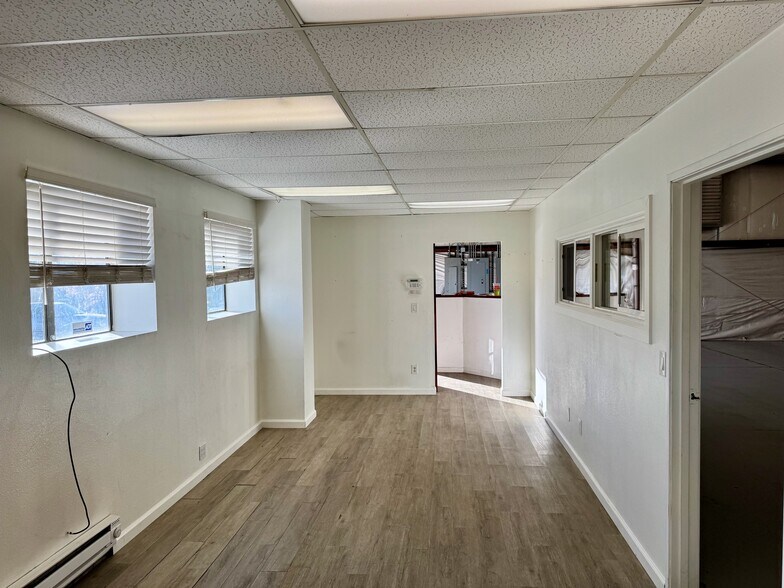 More Photos Of 5655 Parachute Cir, Colorado Springs Warehouse For Lease