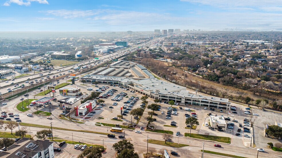 More Photos Of 11613-11617 N Central Expy, Dallas Unknown For Lease