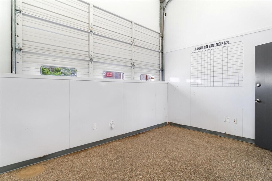 More Photos Of 1608 W Moore Ave, Terrell Auto Dealership For Sale