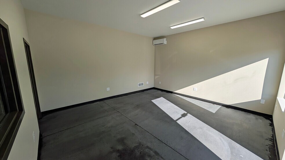 More Photos Of 3580 Buford Hwy, Duluth Light Distribution For Lease