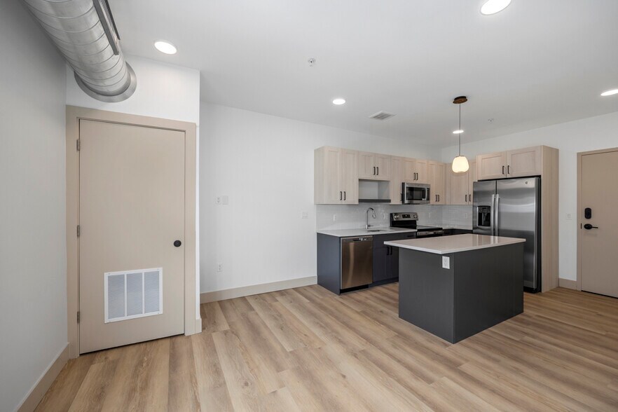 More Photos Of 27 S Squirrel Rd, Auburn Hills Coworking Space