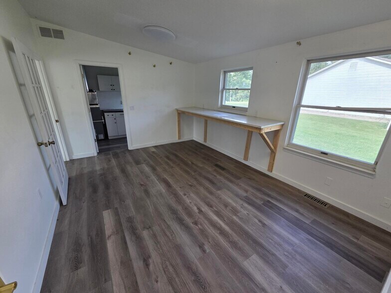 More Photos Of 77 Orangewick Dr N, Lewis Center Office For Lease