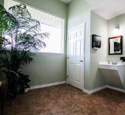 More Photos Of 5418 Saint Charles Ave, Dallas Office For Sale