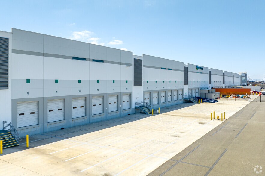 More Photos Of 2000 Maritime St, Oakland Distribution For Lease