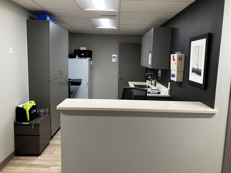 More Photos Of 1305 Chestnut St, West Bend Medical For Lease