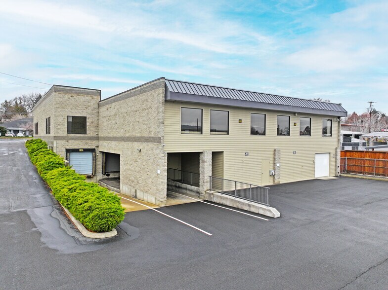 More Photos Of 2001 W Lincoln Ave, Yakima Freestanding For Sale