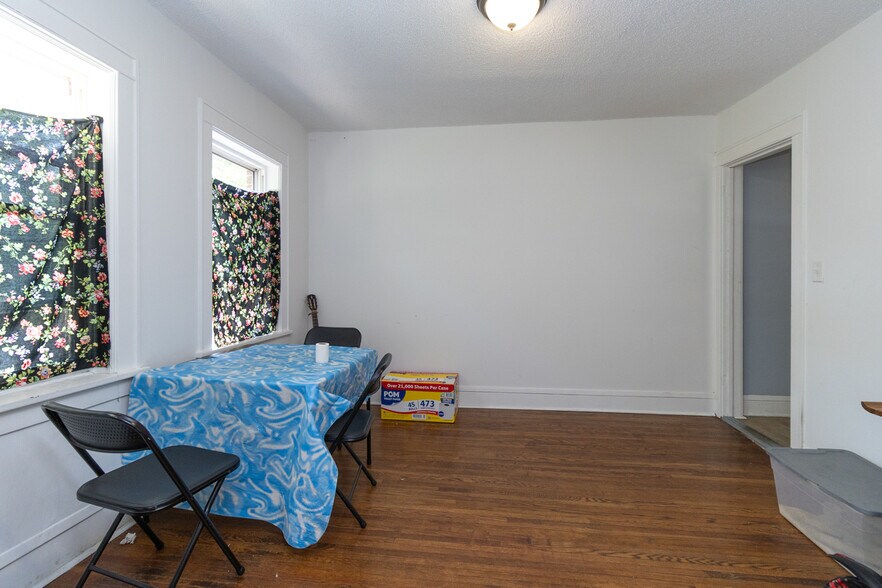 More Photos Of 1321 Payne Ave, Saint Paul Storefront Retail Residential For Sale