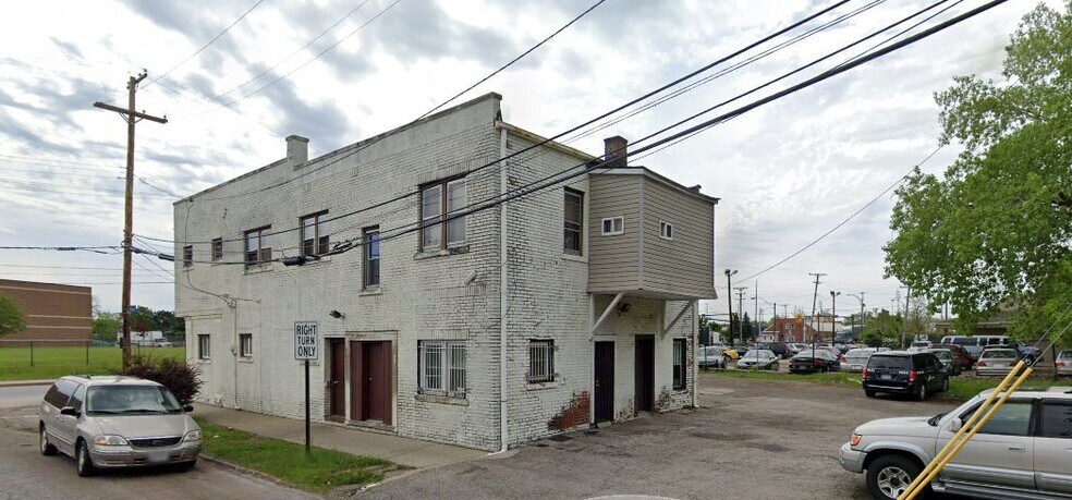 Primary Photo Of 576 E 152nd St, Cleveland Apartments For Sale