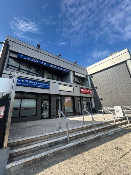 More Photos Of 16112 Northern Blvd, Flushing Storefront Retail Office For Lease
