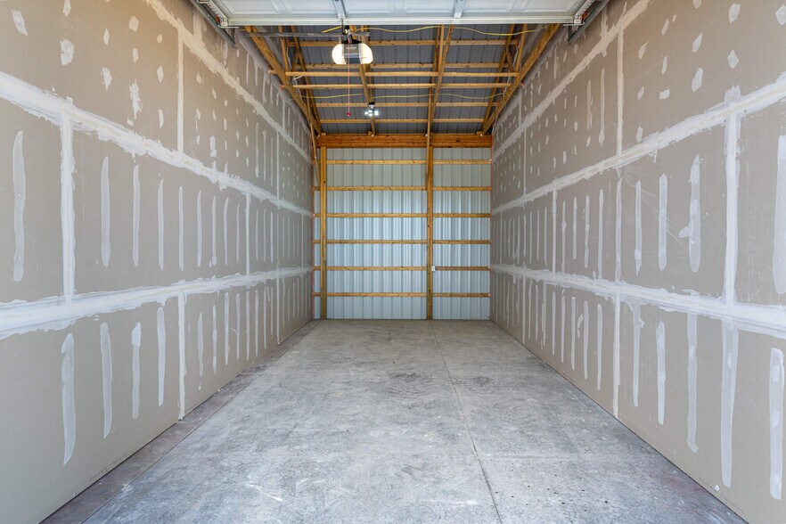 More Photos Of 6404 Trenton Franklin Rd, Middletown Self Storage For Sale