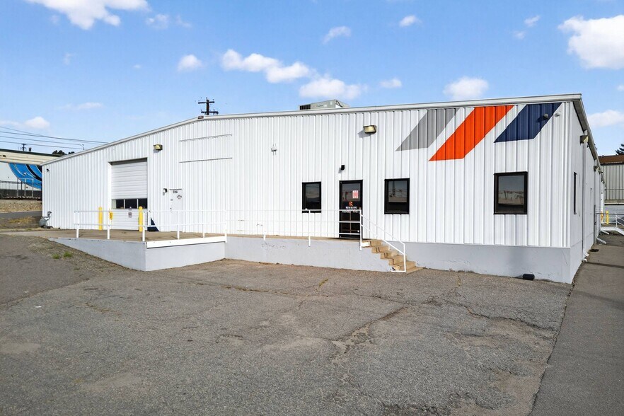 More Photos Of 2261 W Cornell Ave, Englewood Warehouse For Lease