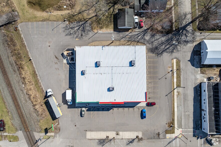 More Photos Of 56 N High St, La Rue Convenience Store For Sale