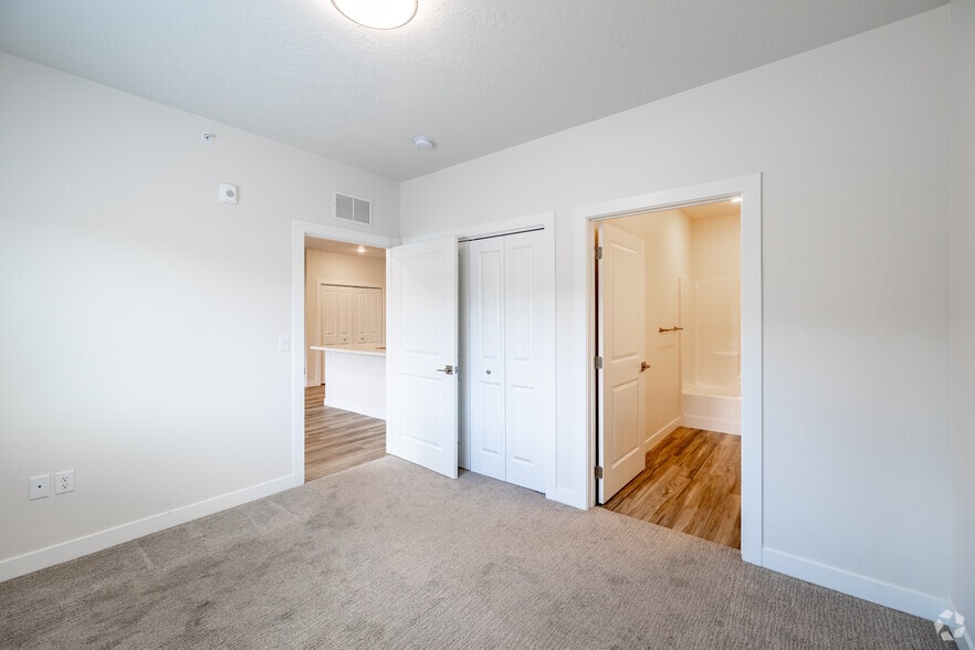 More Photos Of 1720 Morningside Ave, Sioux City Apartments For Sale