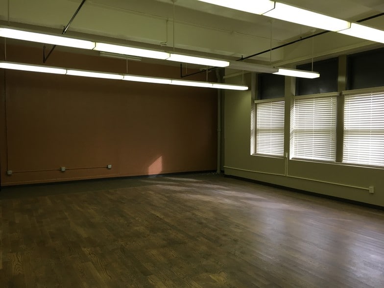 More Photos Of 1400 NW 3rd St, Oklahoma City Schools For Sale